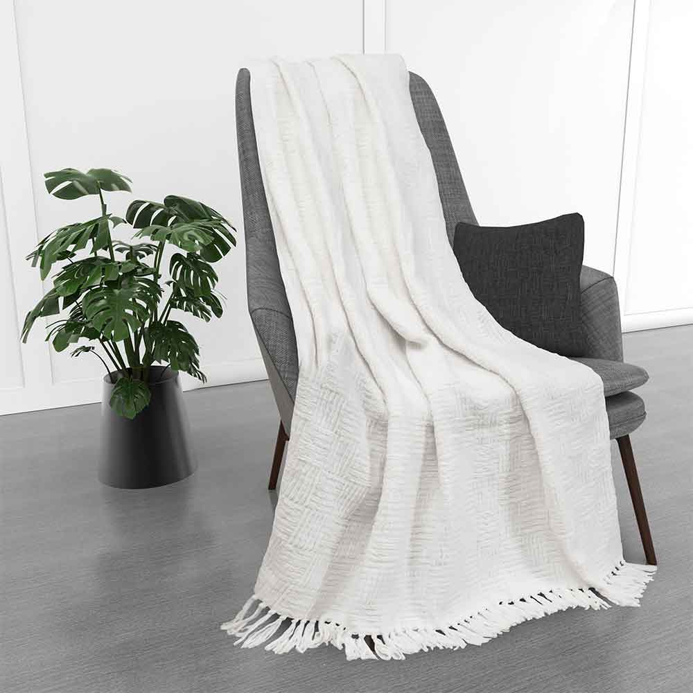 Kathy Ireland Oversized Chenille Fringed Basket Throw: Ivory / Chenile / 50” X 70”